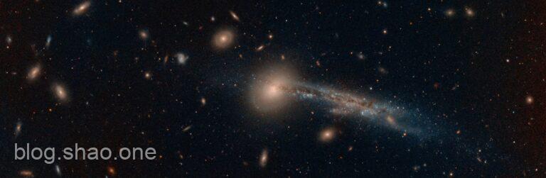 🚀 A Cosmic Bombshell! Webb Telescope Catches a "Runaway Black Hole": An Interstellar Great Escape at 3.5 Million km/h 8 1766223675816