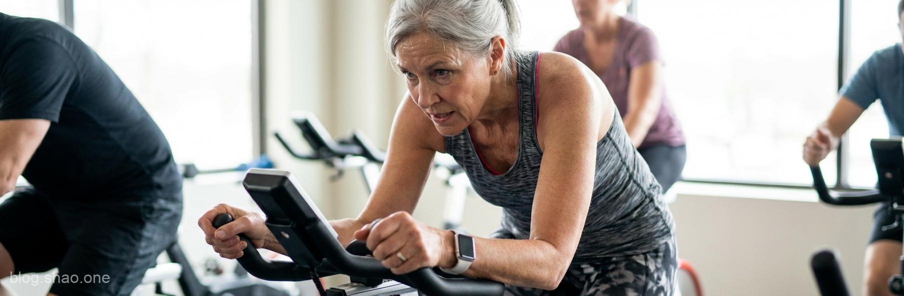 銀髮族減脂黑科技?研究揭曉:HIIT 才是長保青春的「特效藥」 1 1769406045968